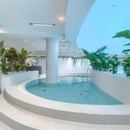 Hanza Tower Silver 22 & Pool Apartment *